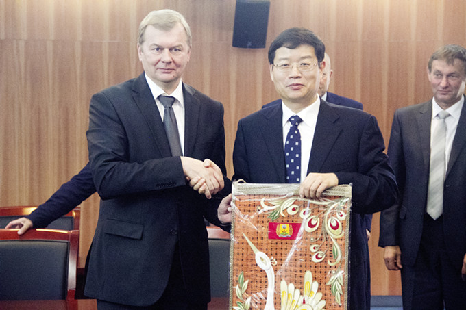 白俄罗斯莫吉廖夫州州长一行到访苏豪控股集团