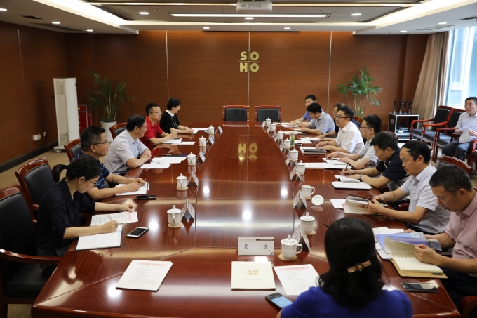 雨花台区区长张连春一行到苏豪控股集团调研