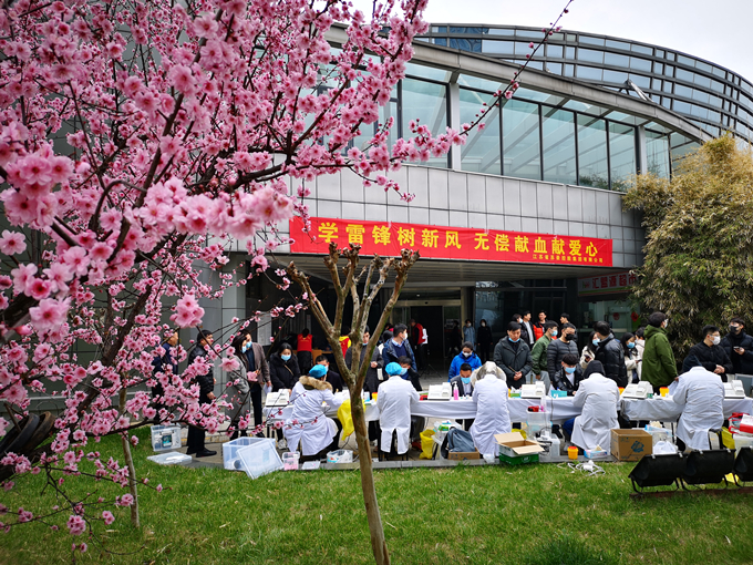 苏豪控股集团开展“学雷锋树新风，无偿献血献爱心”活动