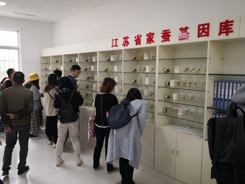1645089606348787.jpg 01蚕桑基地陈列室-“江苏省优质特色家蚕基因库”_副本.jpg