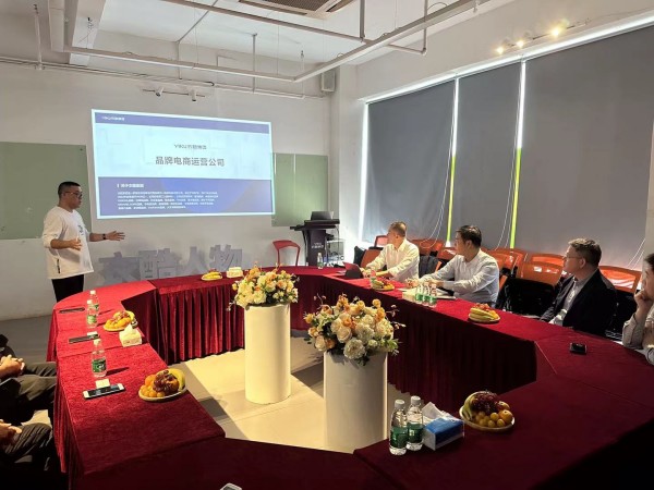 1682670474957748.jpg 4月25日衣酷集团_副本.jpg