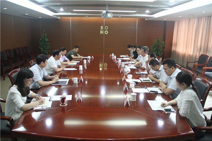 集团领导与江苏银行领导举行业务会谈