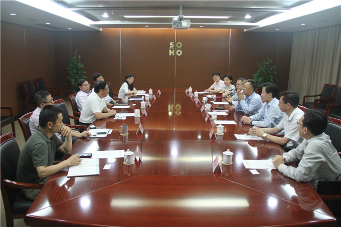 集团领导与招商银行南京分行领导举行业务会谈