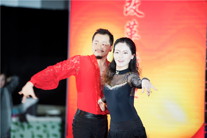 苏豪控股集团举行年度表彰大会暨新春文艺汇演